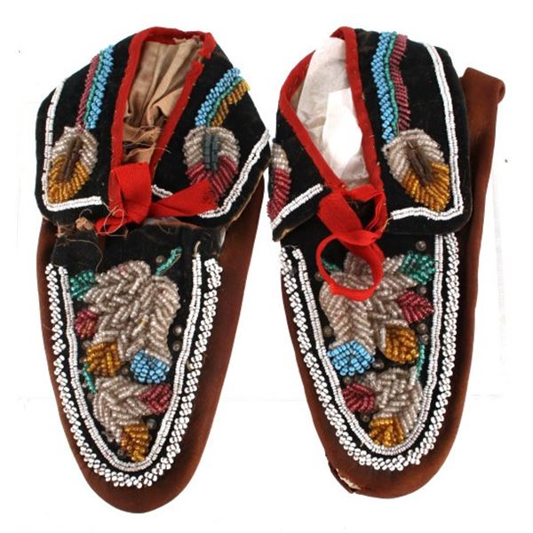 Iroquois Indian Beaded Leather Moccasins 1920-50's