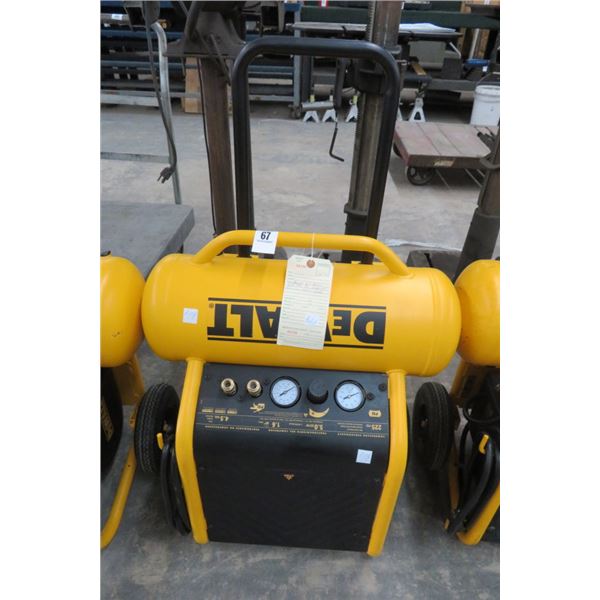 Dewalt 225 PSI 4.5 Gallon Compressor