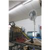 Image 1 : Lot of Drop Cord Work Light, Pedestal Fan