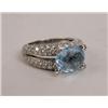 Image 1 : AN 18K WHITE GOLD, DIAMOND AND BLUE TOPAZ RING
