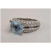 Image 2 : AN 18K WHITE GOLD, DIAMOND AND BLUE TOPAZ RING