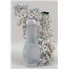 Image 5 : A CHINESE JADE VASE WITH JADE FLOWER BLOSSOMS