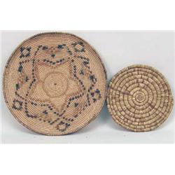 A WOVEN NATIVE AMERICAN FLAT BASKET