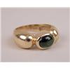 Image 1 : A 14K YELLOW GOLD AND CABOCHON GREEN TOURMALINE RING