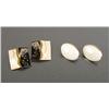 Image 8 : A GROUP OF WHITE AND CLEAR PLASTIC AND BEADED JEWLERY