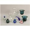 Image 1 : A MISCELLANEOUS ASSORTMENT OF GLASS TABLE ARTICLES