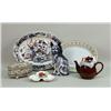 Image 1 : A MISCELLANEOUS ASSORTMENT OF POLYCHROME-DECORATED PORCELAIN TABLE ITEMS