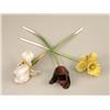 Image 2 : AN ASSORTMENT OF PORCELAIN FLOWERS