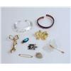 Image 1 : A GROUP OF ASSORTED JEWELRY ITEMS
