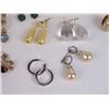 Image 2 : A MISCELLANEOUS GROUP OF COSTUME JEWELRY EARRINGS AND JEWELRY PARTS