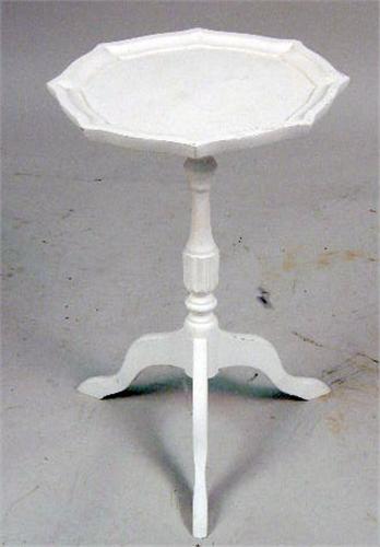 A SET OF WHITE-PAINTED CAST IRON GARDEN FURNITURE