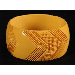 Bakelite Cream Bracelet with Chevron Design.