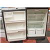 Image 3 : FRIGIDAIRE BLACK 18 CU FT FRIDGE 66" X 30" X 31"