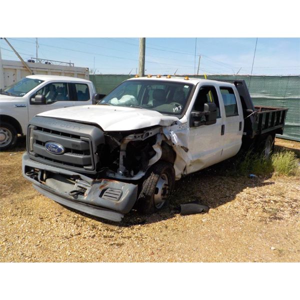 2015 FORD F350 XL Flatbed Truck