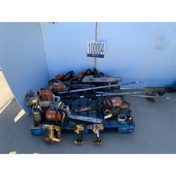 CHAIN SAWS, GRASS TRIMMERS, CORDLESS DRILLS, HYDRAULIC JACK, Selling Offsite: Located in Fayette, AL