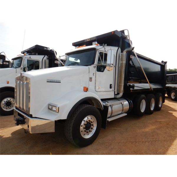 2020 KENWORTH T800 Dump Truck