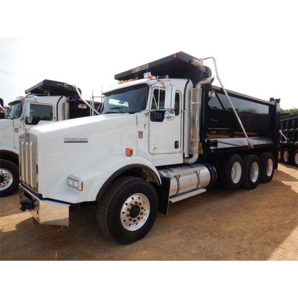 2020 KENWORTH T800 Dump Truck