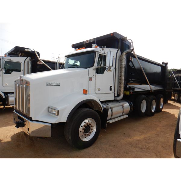2020 KENWORTH T800 Dump Truck