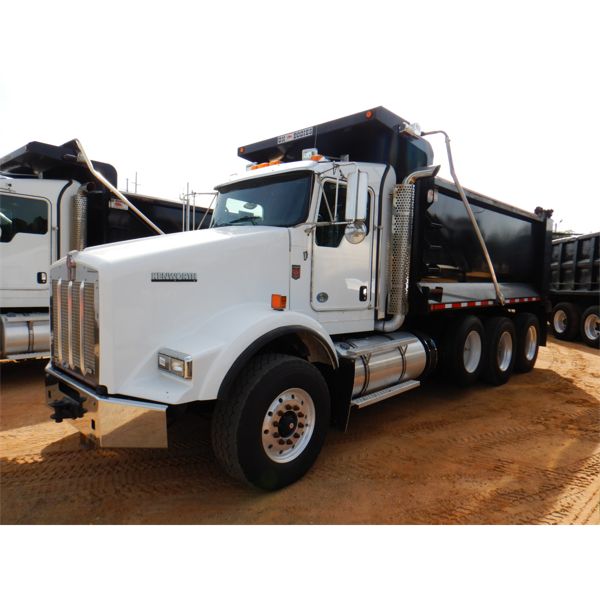 2020 KENWORTH T800 Dump Truck