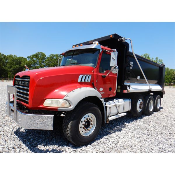 2015 MACK GU813 Dump Truck