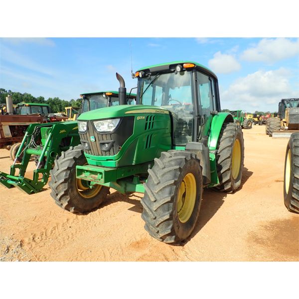 2015 JOHN DEERE 6105M Farm Tractor