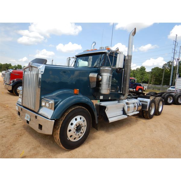 2012 KENWORTH W900 Day Cab Truck