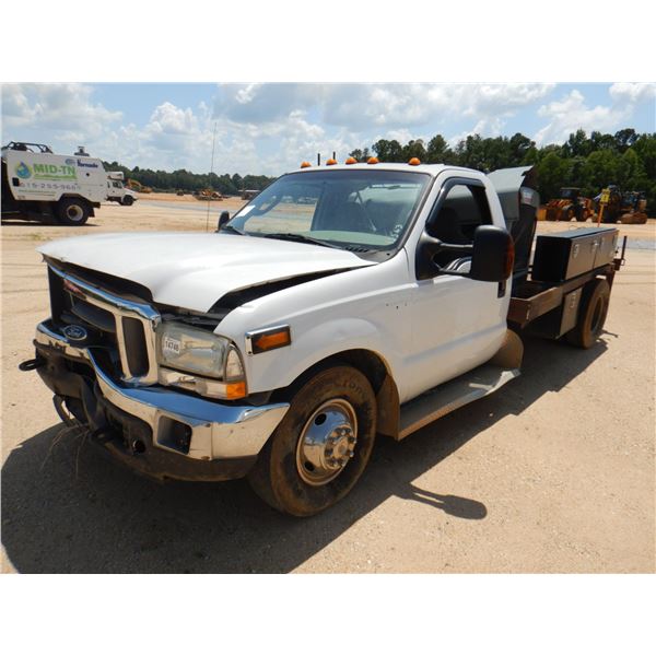 2004 FORD F350 Flatbed Truck