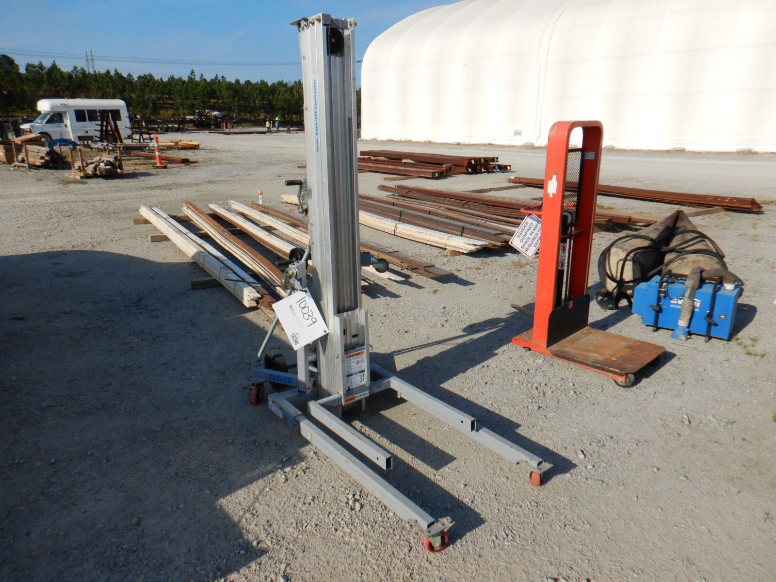 2019 GENIE SLC-18 SUPERLIFT CONTRACTOR MATERIAL LIFT