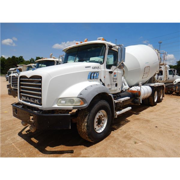 2011 MACK GU813 Concrete Mixer / Pump Truck