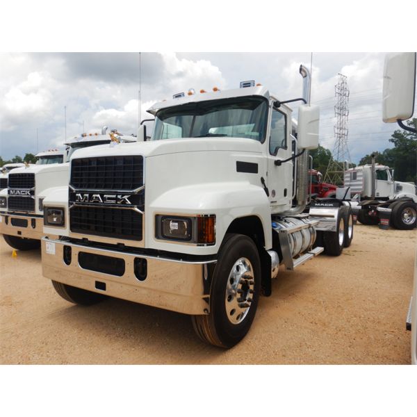 2022 MACK PI64T Day Cab Truck