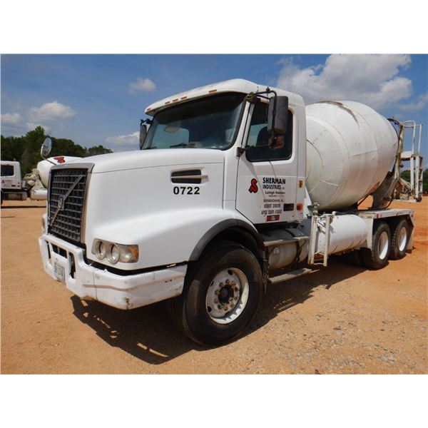 2007 VOLVO VHD64B Concrete Mixer / Pump Truck
