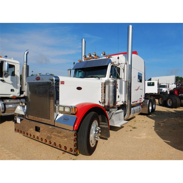 2001 PETERBILT 379 Sleeper Truck