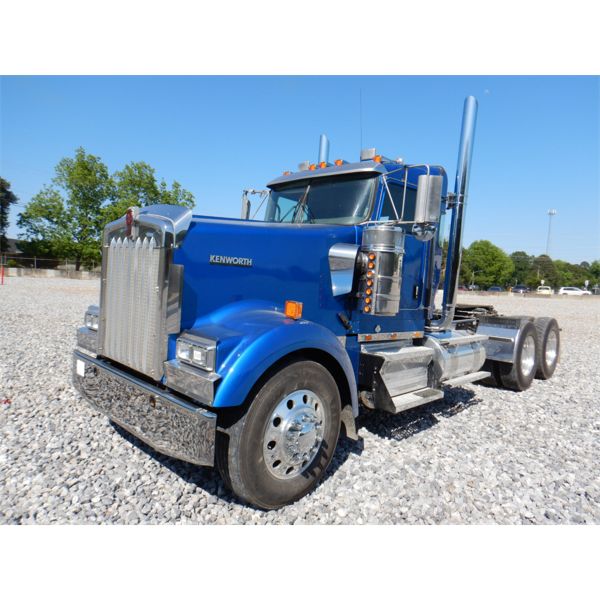 2019 KENWORTH W900 Day Cab Truck