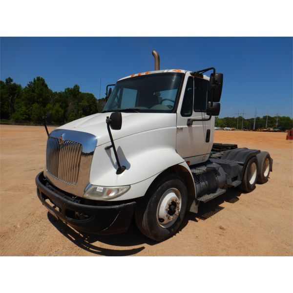 2006 INTERNATIONAL 8600 Day Cab Truck
