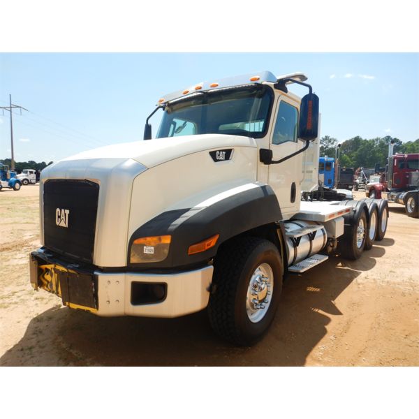 2013 CAT CT660L Day Cab Truck