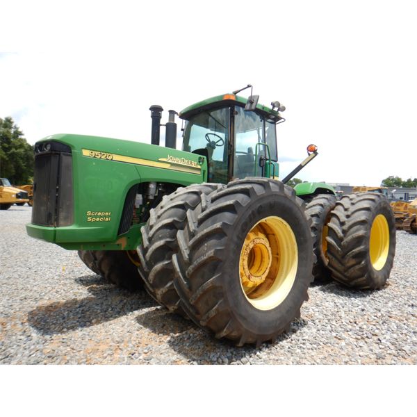 JOHN DEERE 9520 Scraper Tractor