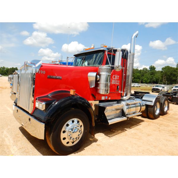 2018 KENWORTH W900L Day Cab Truck