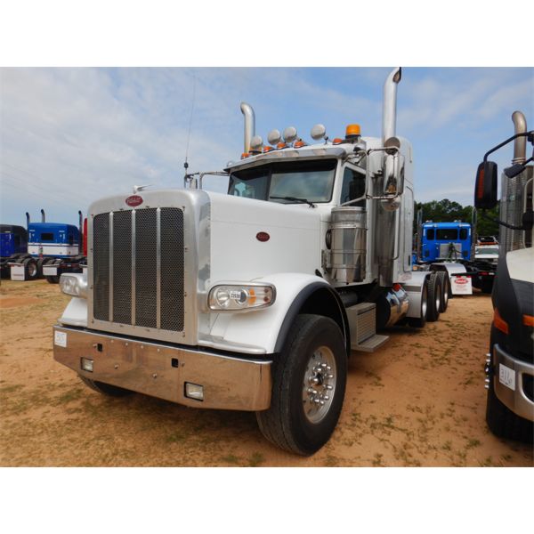 2015 PETERBILT 389 Sleeper Truck