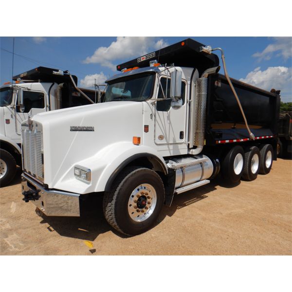 2020 KENWORTH T800 Dump Truck