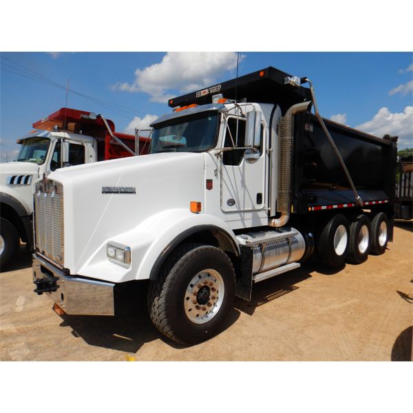 2020 KENWORTH T800 Dump Truck