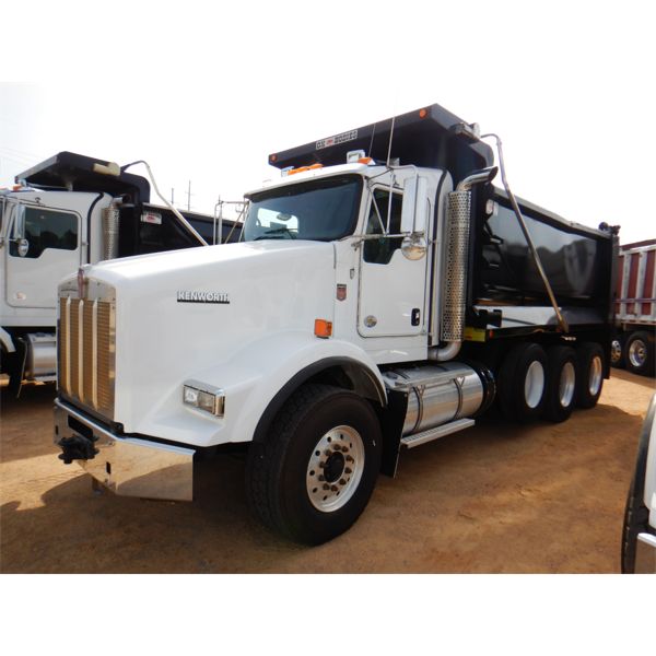 2020 KENWORTH T800 Dump Truck