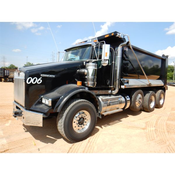 2022 KENWORTH T800 Dump Truck