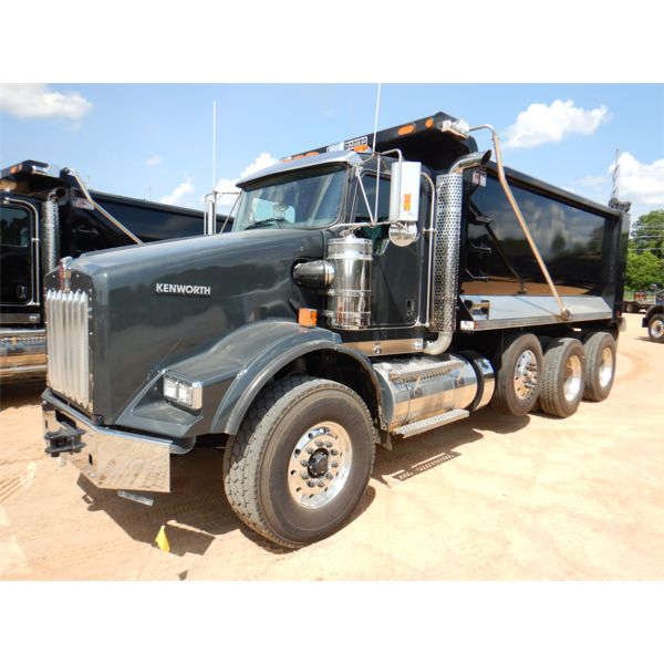 2022 KENWORTH T800 Dump Truck