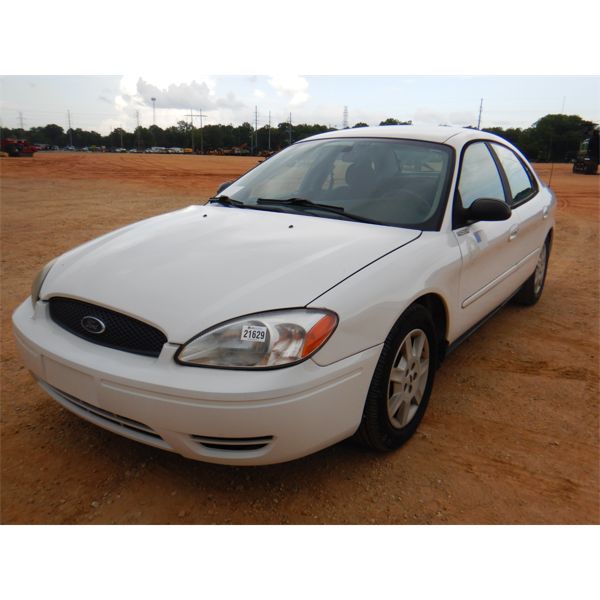 2005 FORD TAURUS SE Automobile