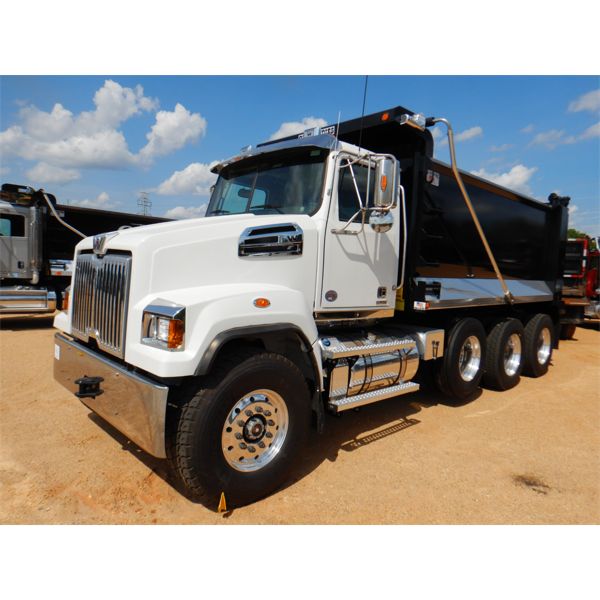 2022 WESTERN STAR 4700SF Dump Truck