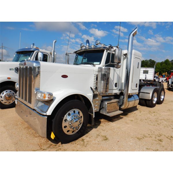 2015 PETERBILT 379 Sleeper Truck