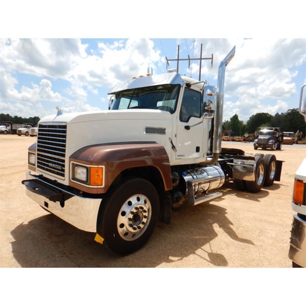 2018 MACK CHU613 Day Cab Truck