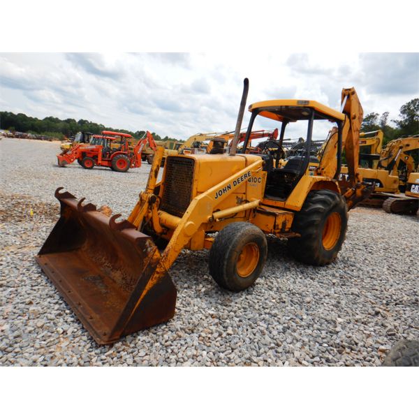 1990 JOHN DEERE 410C Backhoe