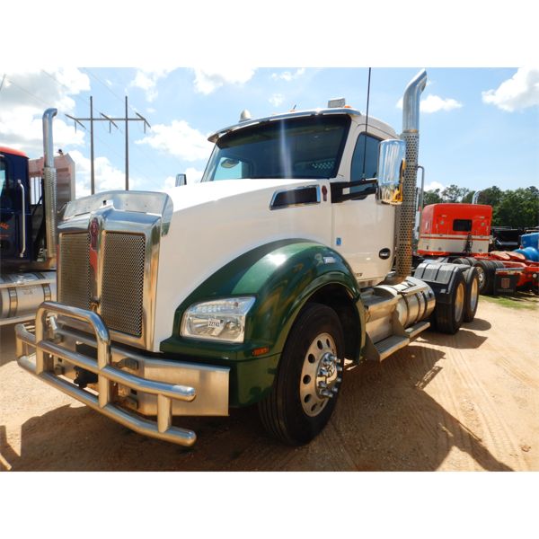 2019 KENWORTH T880 Day Cab Truck