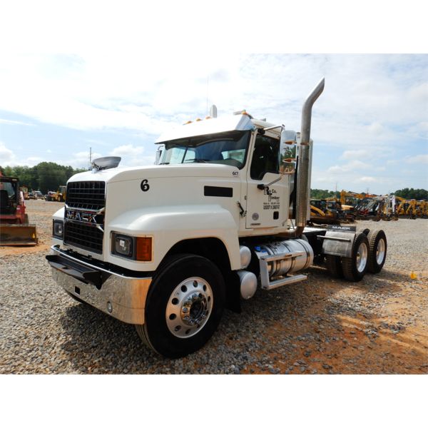 2021 MACK PI64T Day Cab Truck